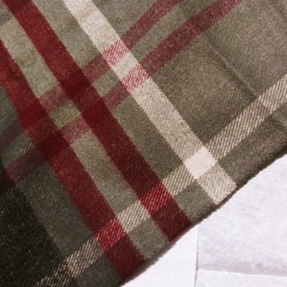 Grey and Red Cashmere feel scarf - Picture 2 of 4